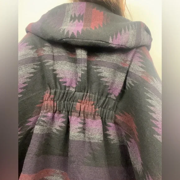 Steve Madden Poncho-Style Jacket – Southwest Geometric Hooded Cape, Size M - Picture 4 of 13